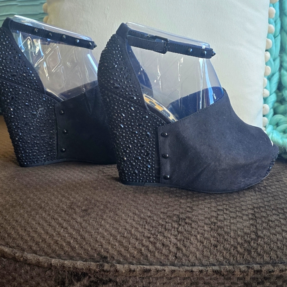 Black Studded beaded Gianni Bini Caylee Strap Wedge Heels Size 6.5